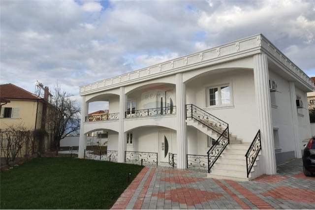 Tirane, shitet Vile 5+1+BLK Kati 2, 477 m² 235.000 Euro (Sauk)