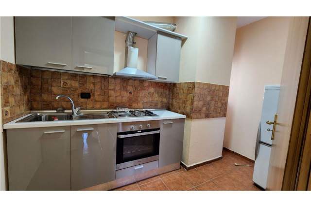Tirane, jepet me qera apartament 2+1 Kati 5, 81 m² 600 Euro (Reshit Collaku , Shallvaret)