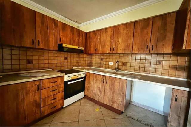Tirane, jepet me qera ambjent biznesi Kati 1, 130 m² 500 Euro (Rruga Haxhi Hysen Dalliu)