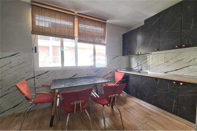 Tirane, jepet me qera apartament 2+1+BLK Kati 2, 85 m² 50.000 Leke (Pazari i Ri)