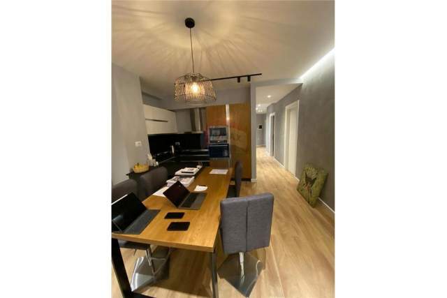 Tirane, jepet me qera apartament Kati 7, 150 m² 1.500 Euro (Rruga e Barrikadave)