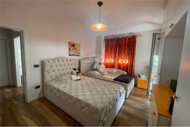 Tirane, jepet me qera apartament 2+1+BLK Kati 5, 104 m² 700 Euro (Rruga: Qemal Stafa)