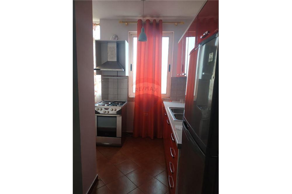 Shitet Apartament 1+1 tek Ish Restorant Durresi