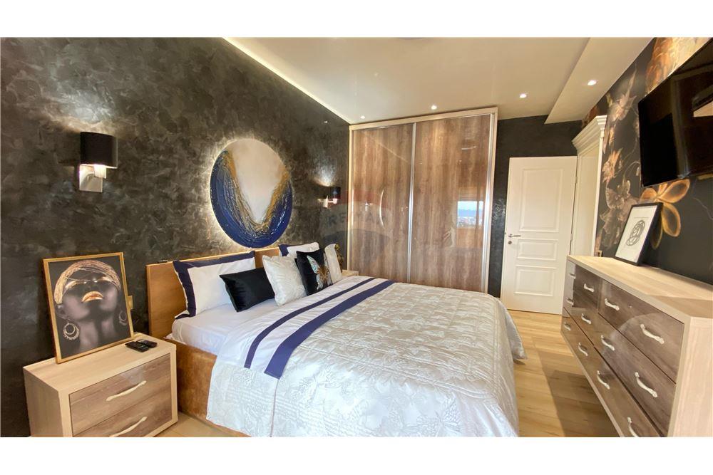 Shitet Apartament 2+1 tek Stacioni Trenit