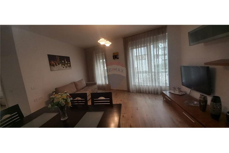 Jepet Apartament me qira  2+1 i mobiluar tek 21 Dhjetori