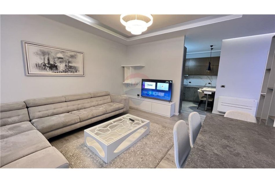 Apartament me qira 2+1 tek Rruga Elbasanit!
