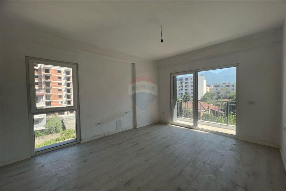 partament - Në Shitje - Rruga e Dibrës - Farmacia 10, Shqipëri
Apartament 2+1+2 Per Shitje Prane Farmacia 10!