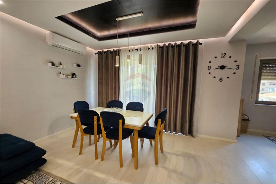 Tirane, shitet apartament 2+1+Ballkon, Kati 3, 95 m² 190,000 € (Rruga e Dibres)