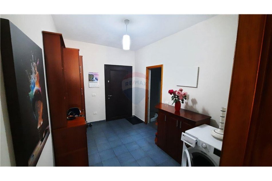 Tirane, shitet 1+1 Kati 1, 77 m² 120.000 € (Bulevardi Zhan D&#039;ark)