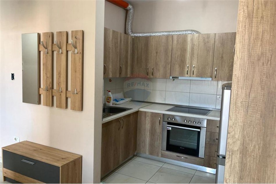 Tirane, jepet me qera apartament 1+1 Kati 7, 50 m² 430 € (Rruga Sokrat Miho)