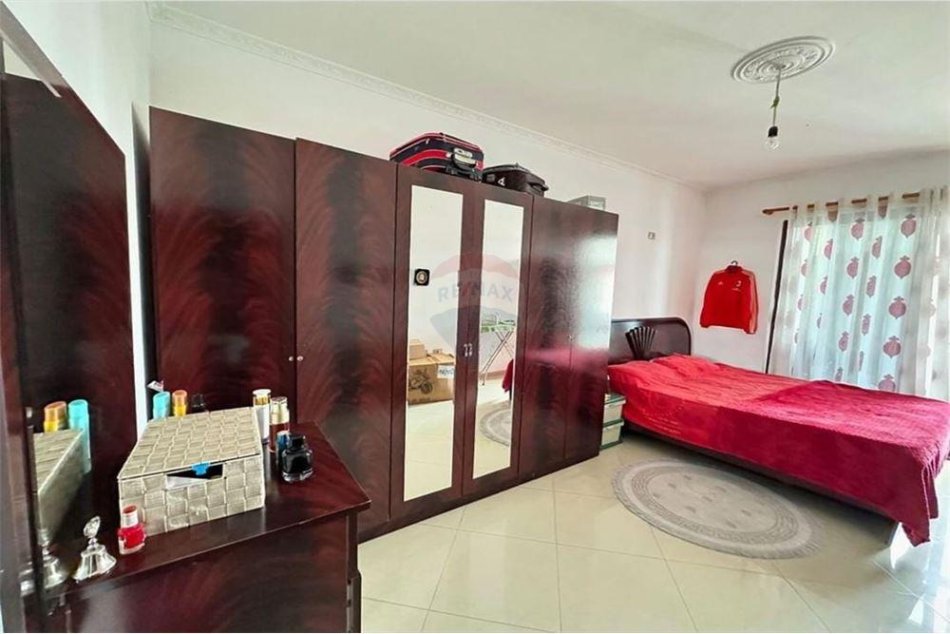 Tirane, jepet me qera apartament 1+1 Kati 8, 81 m² 400 € (Loni ligori)