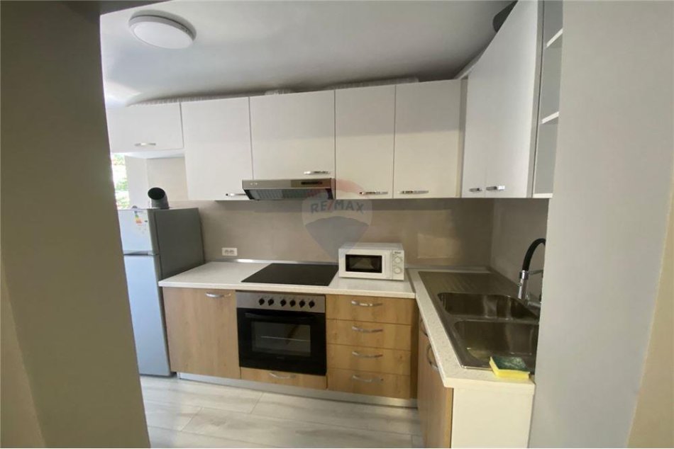 Tirane, jepet me qera apartament 1+1 Kati 3, 50 m² 450 € (sander prosi)