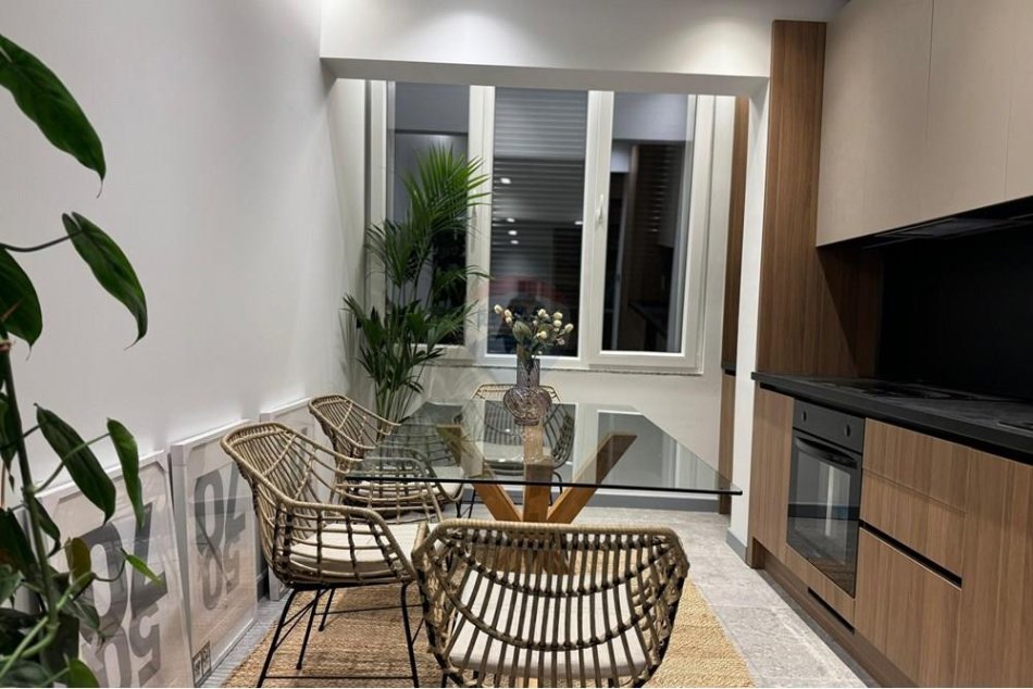 Tirane, jepet me qera 2+1 Kati 1, 750 € (Rruga e Elbasanit)