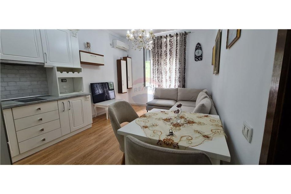 Tirane, jepet me qera apartament 2+1+Ballkon Kati 2, 74 m² 750 € (Shallvaret, Myslym Shyri)