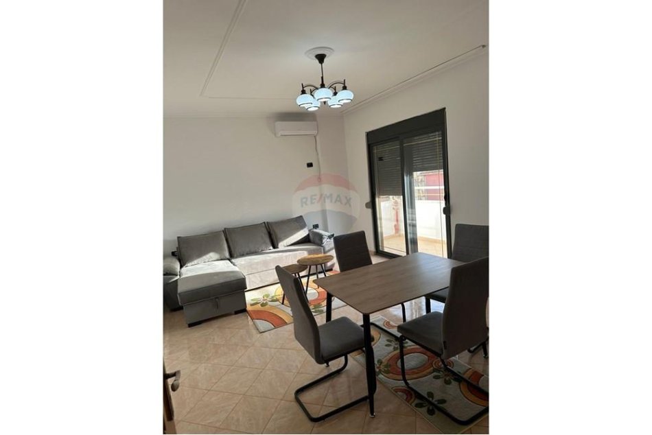 Tirane, jepet me qera apartament 2+1+Ballkon Kati 4, 80 m² 550 € (Gjimnazi Aleks Buda Laprake)