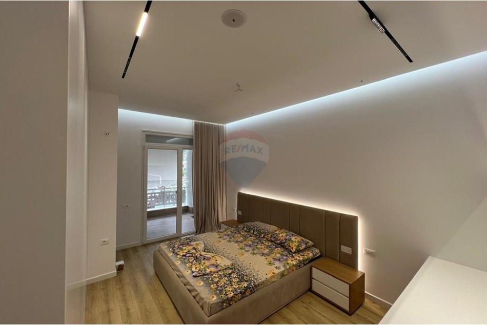 Tirane, shitet apartament 2+1 , (Kopshti Botanik)