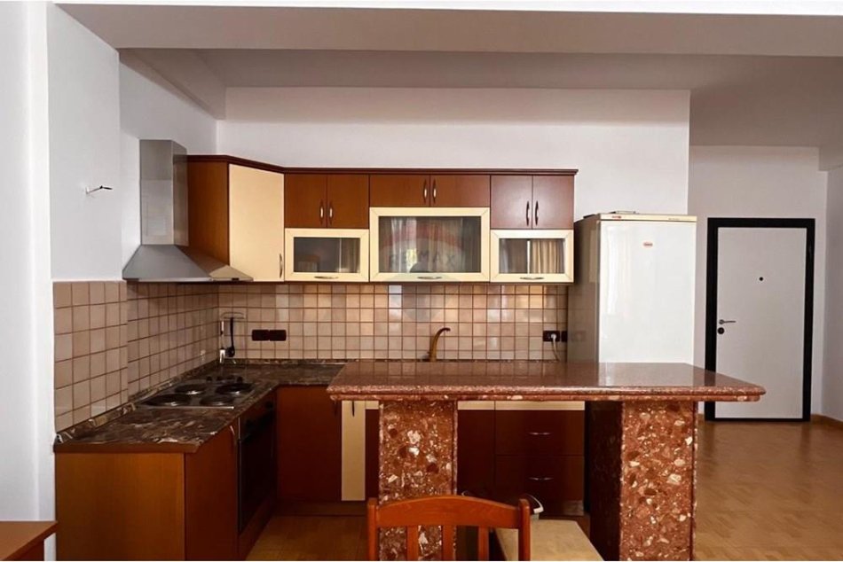 Tirane, shitet apartament 1+1 , 70 m² (Qytet Satudent)