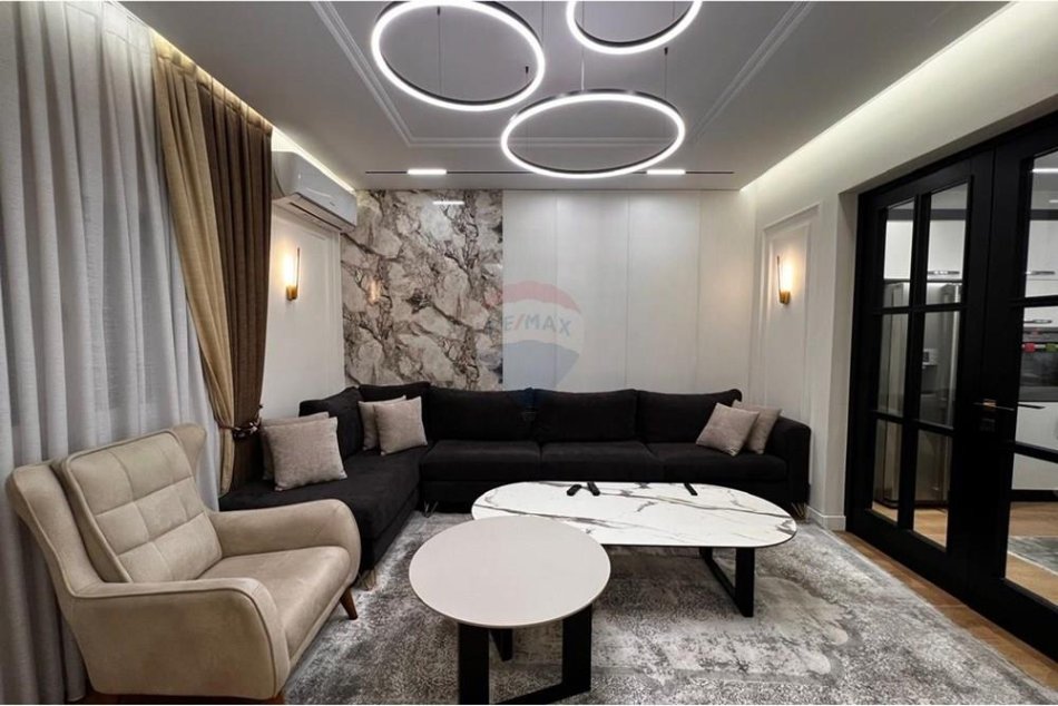 Tirane, shitet Vile 3 Katshe , 365 m² 350.000 € (Vile per shitje ne Vore!)