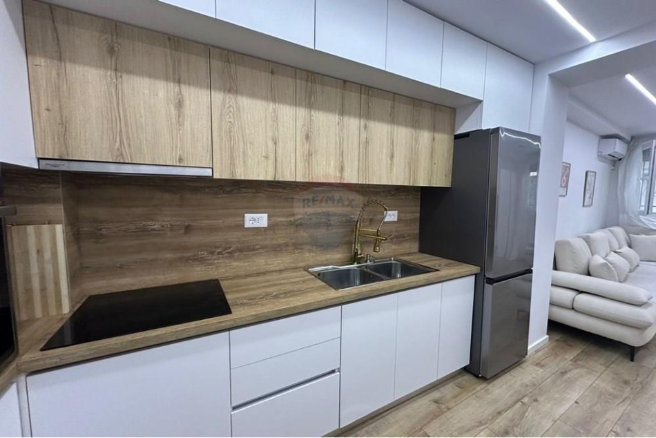 Tirane, jepet me qera apartament 1+1 , 55 m² 650 € (Shkolla Sabaudin Gabrani)