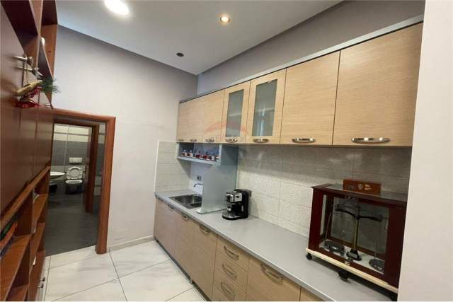 Tirane, shitet zyre Kati 1, 95 m² 251.000 Euro (Kompleksi Delijorgji)