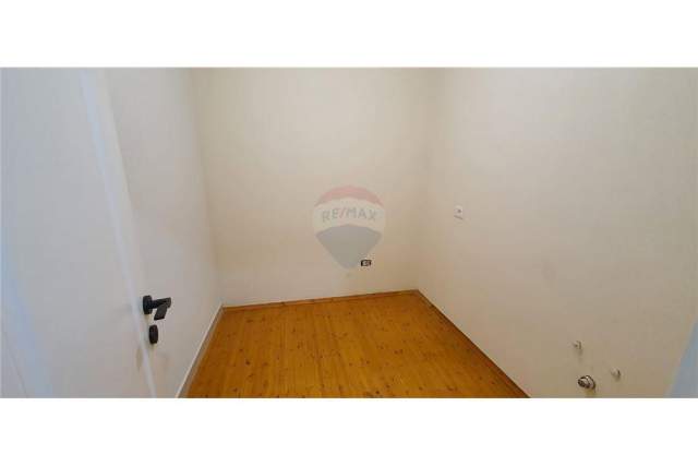 Tirane, jepet me qera apartament 2+1 Kati 1, 90 m² 400 Euro (Sauk)