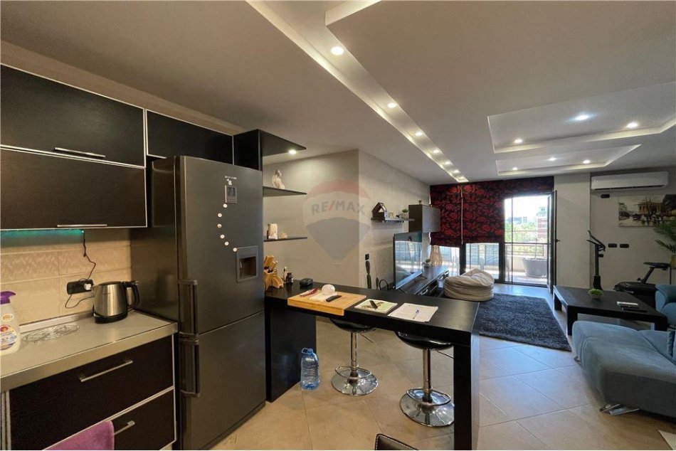 Tirane, jepet me qera 2+1 Kati 4, 118 m² 850 € (APARTAMENT 2+1 PER QIRA TE KOPSHTI ZOOLOGJIK!)