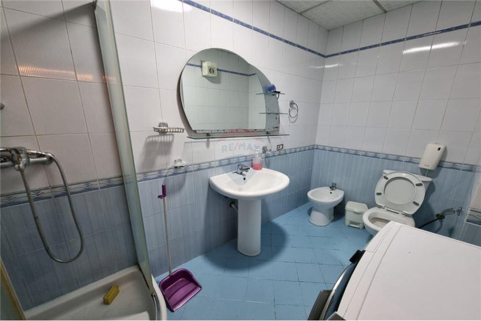 Tirane, jepet me qera apartament 3+1+Aneks+Ballkon Kati 5, 120 m² 750 € (21 DHJETORI)