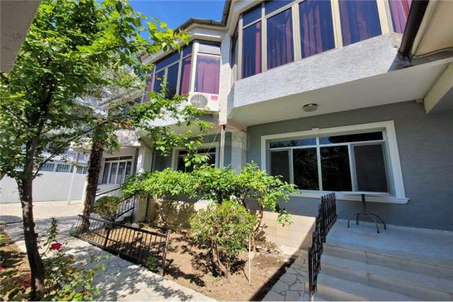 Tirane, shitet Vile 2 Katshe 400 m² 419.000 Euro (Ambasada Amerikane)