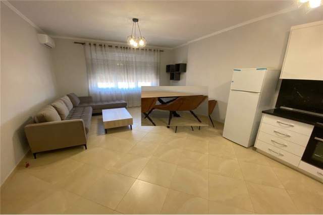 Tirane, jepet me qera apartament 2+1 Kati 5, 101 m² 450 Euro (RRUGA ELBASANIT)
