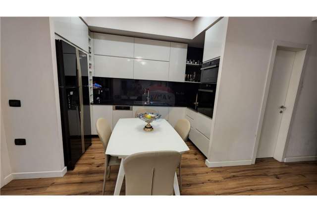 Tirane, jepet me qera apartament 2+1 Kati 7, 100 m² 700 Euro (Rruga Kavajes)