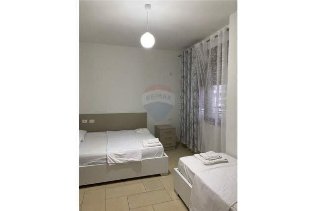 Tirane, jepet me qera apartament 1+1 Kati 4, 60 m² 500 Euro (Apartament 1+1 per qira tek 9-Katshet , Qender)