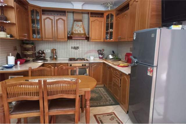 Shitet apartament Kati 4, 90.000 Euro (Fresk)