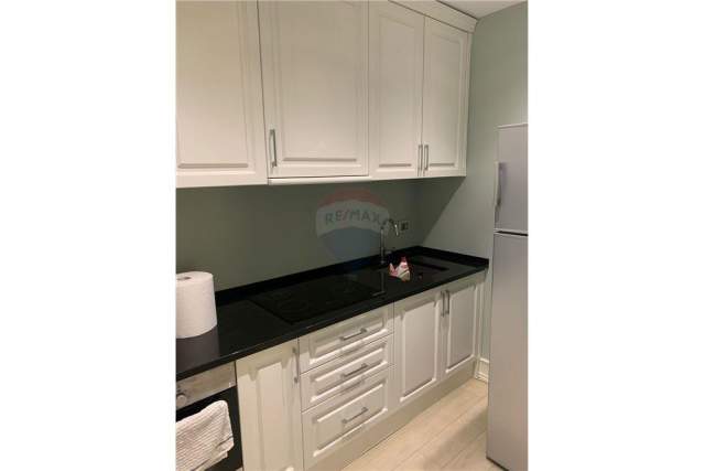 Tirane, jepet me qera apartament 1+1 Kati 9, 72 m² 1.000 Euro (Blloku)