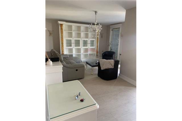 Tirane, jepet me qera apartament 1+1 Kati 9, 72 m² 1.000 Euro (Blloku)