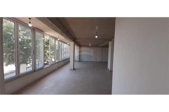 Tirane, jepet me qera ambjent biznesi Kati 1, 145 m² 1.200 Euro (Rruga e Shkodres)