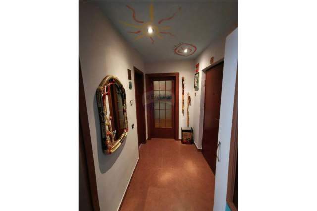 Tirane, jepet me qera apartament 1+1 Kati 3, 65 m² 500 Euro (Blloku)