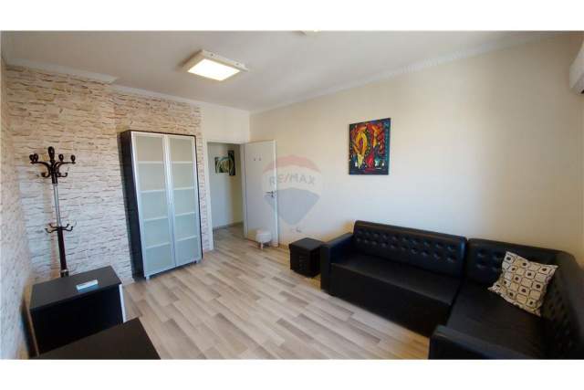 Tirane, jepet me qera zyre Kati 11, 100 m² 630  (Qender 9 Kateshet)