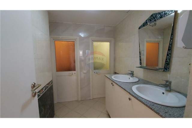 Tirane, jepet me qera zyre Kati 11, 100 m² 630  (Qender 9 Kateshet)