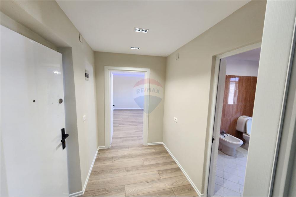 Shitet apartament 1+1 tek Brryli