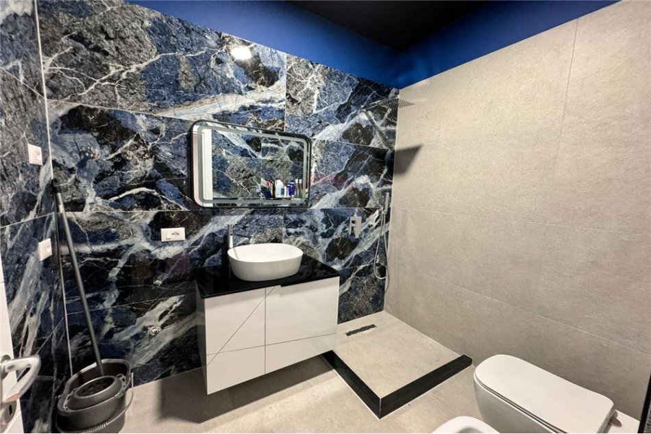 Shitet Apartament 1+1 ne Komunen e Parisit