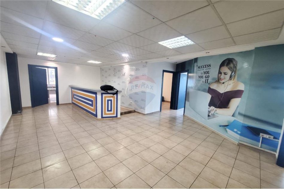 Jepet me qira Zyre tek kompleksi Usluga