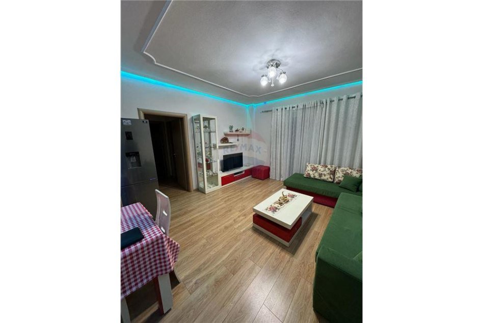 Apartamenti 2+1+2 ne Astir tek Bar Oslo