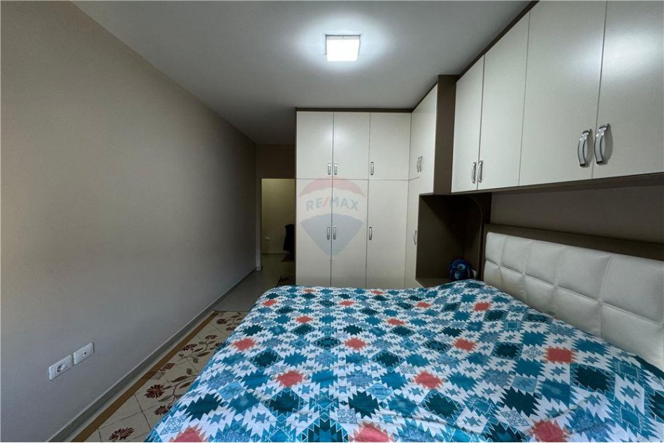 Shitet apartament 2+1+Garderobe te Kopshti Botanik