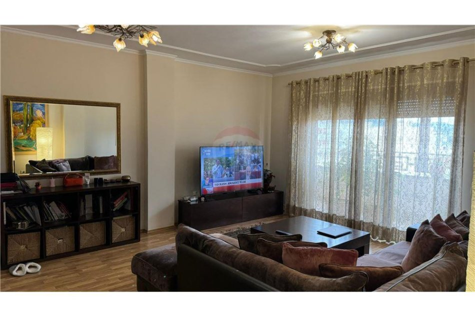 Tirane, shitet 3+1, , 157 m² 349,000 € (Apartament 3+1 per shitje ne Qender!)