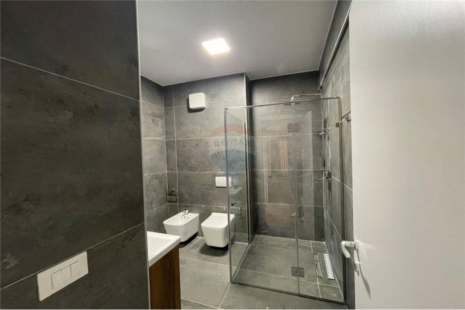 Tirane, jepet me qera apartament 1+1+Ballkon, Kati 5, 69 m² 650 € (Zogu i I Zi)