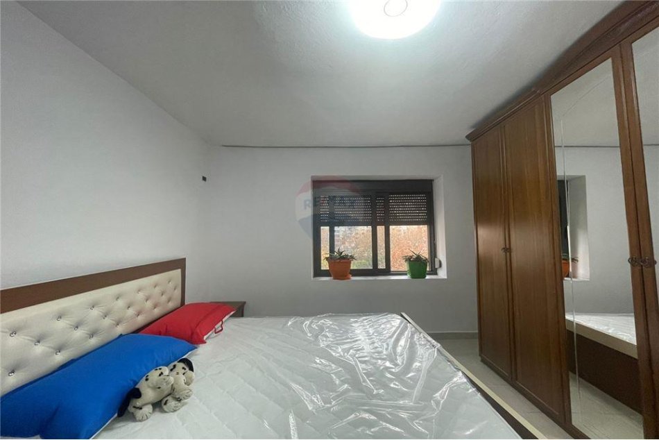 Tirane, jepet me qera apartament 2+1, Kati 4, 65 m² 400 € (Apartament 2+1 me qira prane Maternitetit te Ri!)