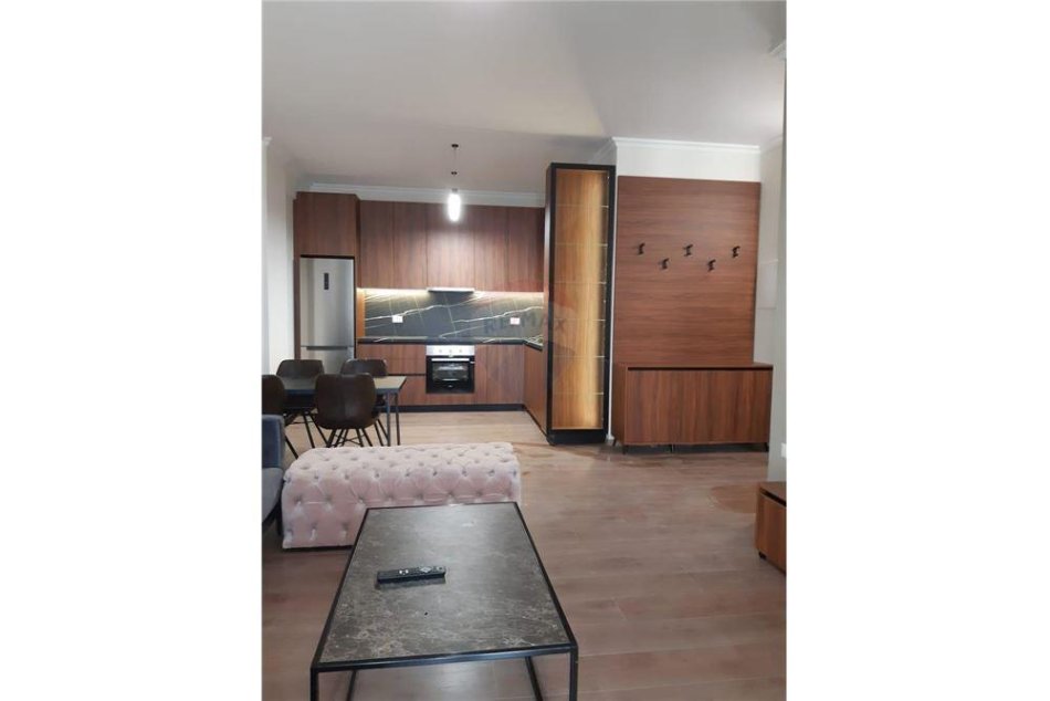 Tirane, jepet me qera apartament 1+1, Kati 4, 79 m² 670 € (Apartament 1+1+ Post Parkimi per qira tek Zogu Zi)