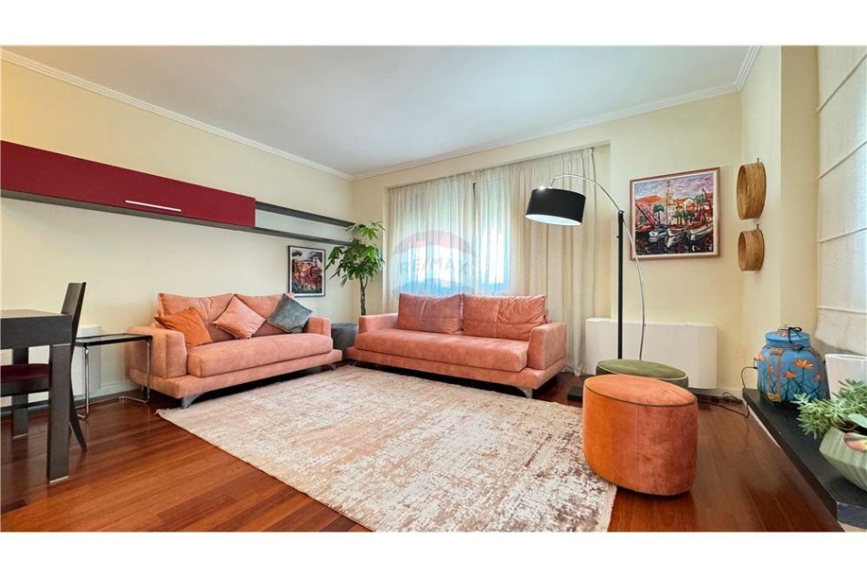 Tirane, jepet me qera apartament 2+1, Kati 7, 120 m² 800 € (Apartament 2+1+post parkimi per qira tek Ish Ekspozita!)