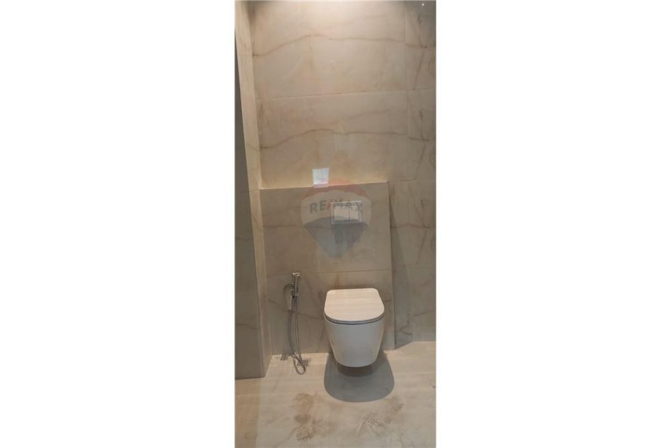 Tirane, jepet me qera zyre , Kati 3, 101 m² 800 € (Jepet me qira zyre tek rreth rrotullimi Kinostudio)