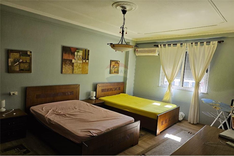 Tirane, jepet me qera 1+1, Kati 4, 61 m² 550 € (APARTAMENT 1+1 PER QIRA TEK ZOGU ZI)